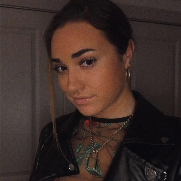 Meet your Posher, Kylie - Picture 8 of 8